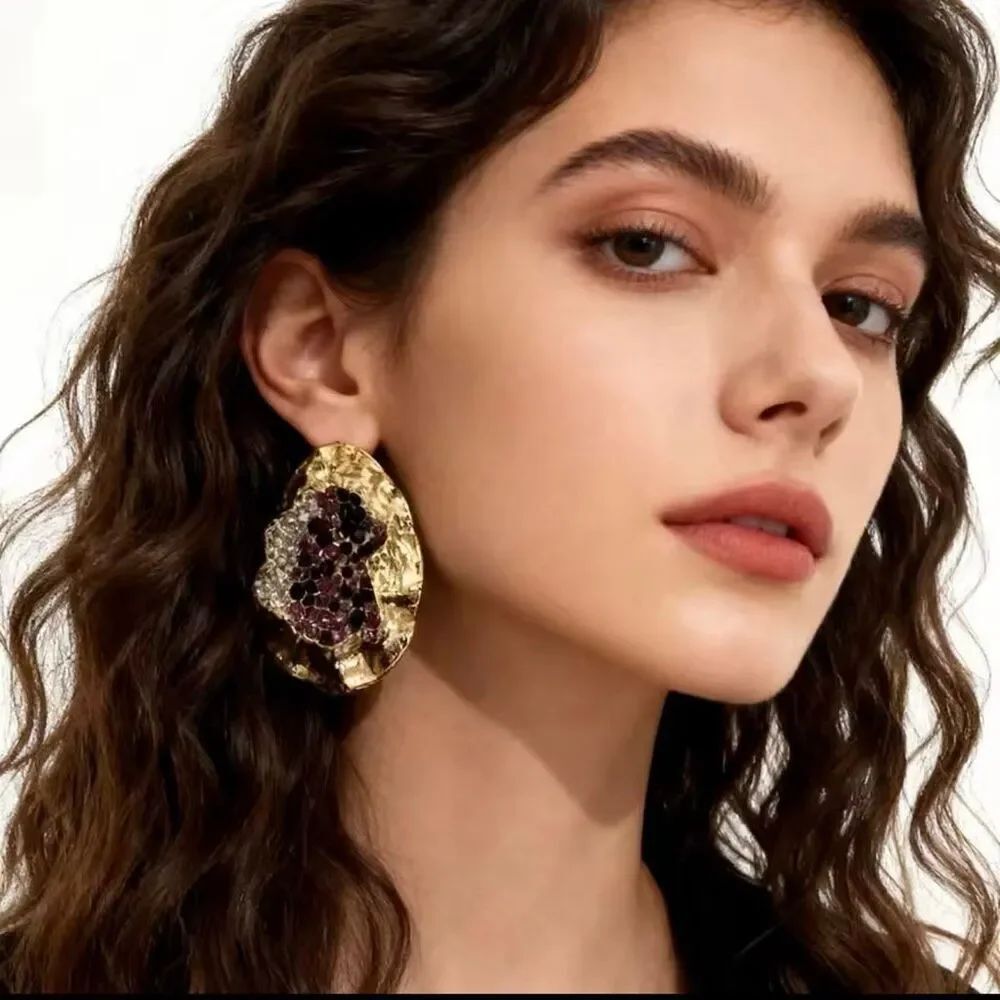 NWOT Zara Statement Gold Tone Textured Earrings with Red & Pink Rhinestones